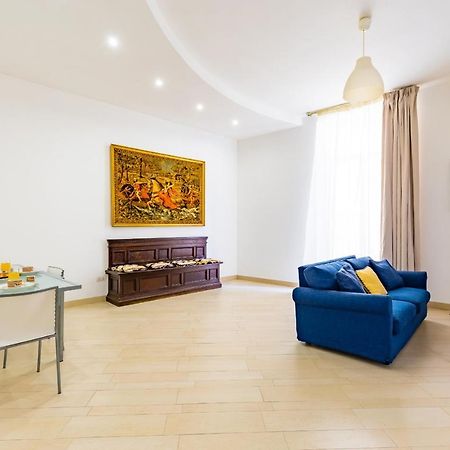Apartment With Balcony In Palazzo Diaz By Wonderful Italy Napoli Ngoại thất bức ảnh