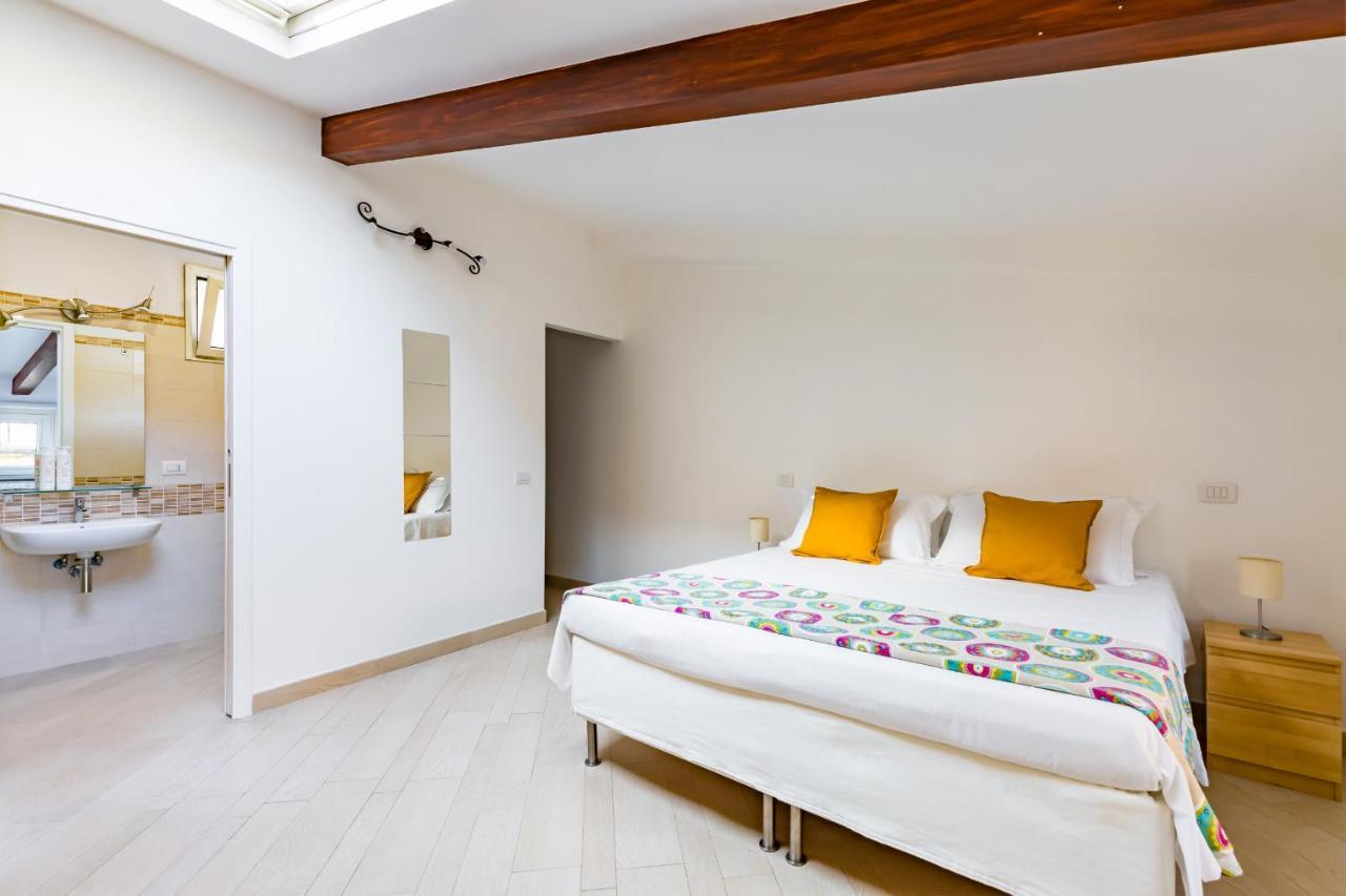 Apartment With Balcony In Palazzo Diaz By Wonderful Italy Napoli Ngoại thất bức ảnh