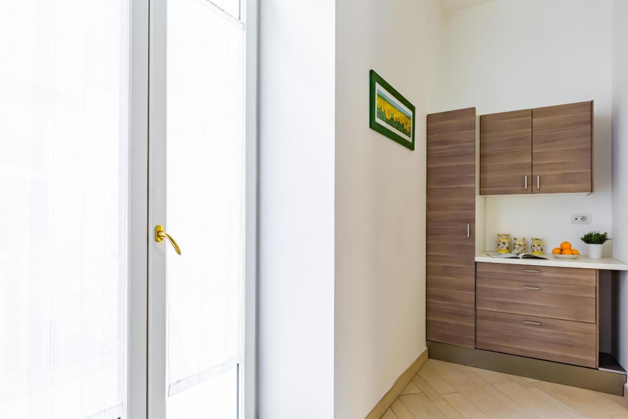 Apartment With Balcony In Palazzo Diaz By Wonderful Italy Napoli Ngoại thất bức ảnh